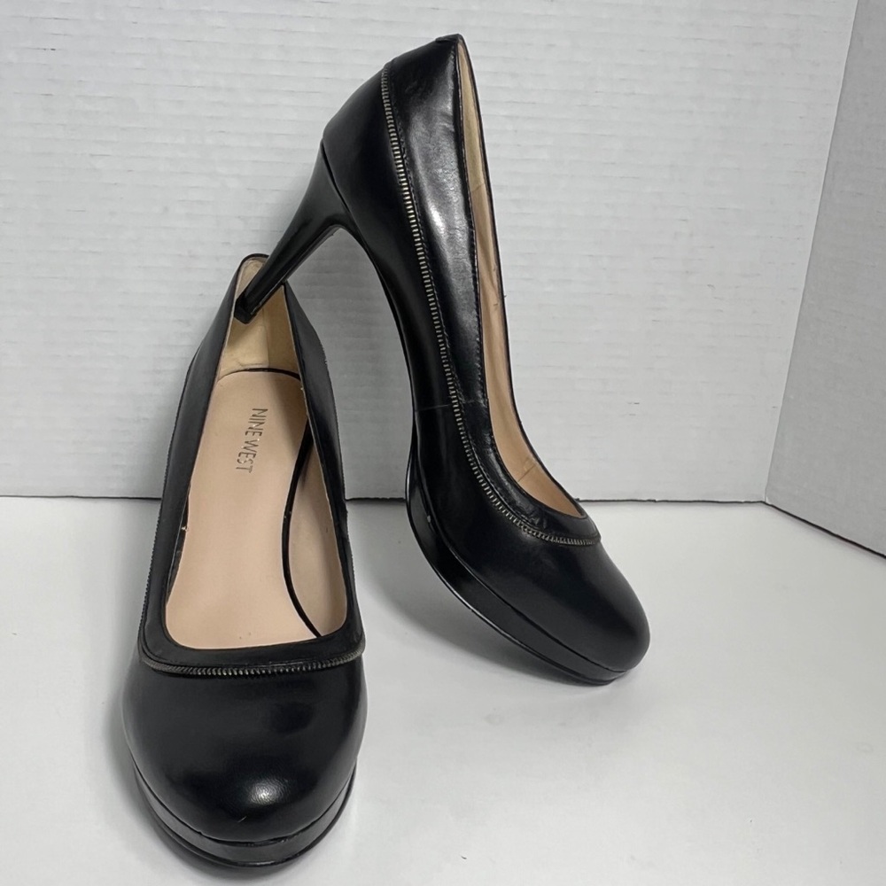 Nine West Amanila Womens Black Leather High Heels 8M Classic Pumps Zipper Trim